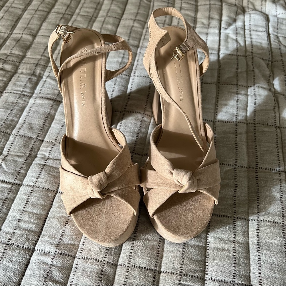 COPY - Women’s fashion nova heels. US10